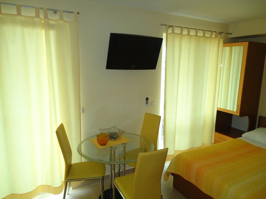 Villa Grgo Apartments Tucepi Bilik gambar