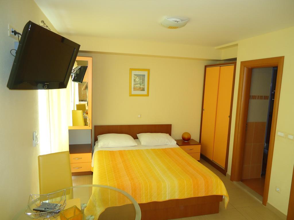 Villa Grgo Apartments Tucepi Bilik gambar